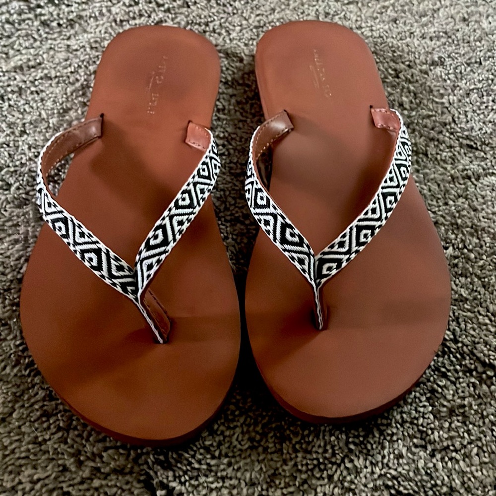 New w/o tags American Eagle Sandals! Size US 6